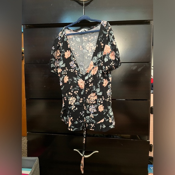 Floral Adjustable Cinch Top - Picture 2 of 2